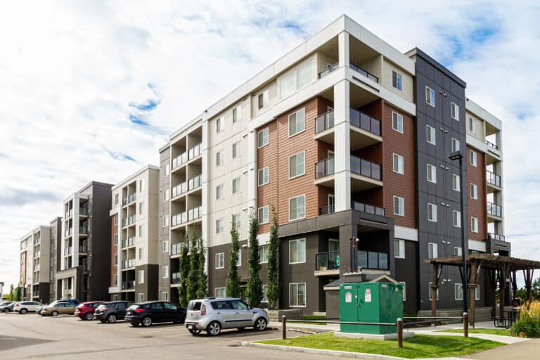 Cachet Apartments in Edmonton with beautiful acrylic stucco exterior.